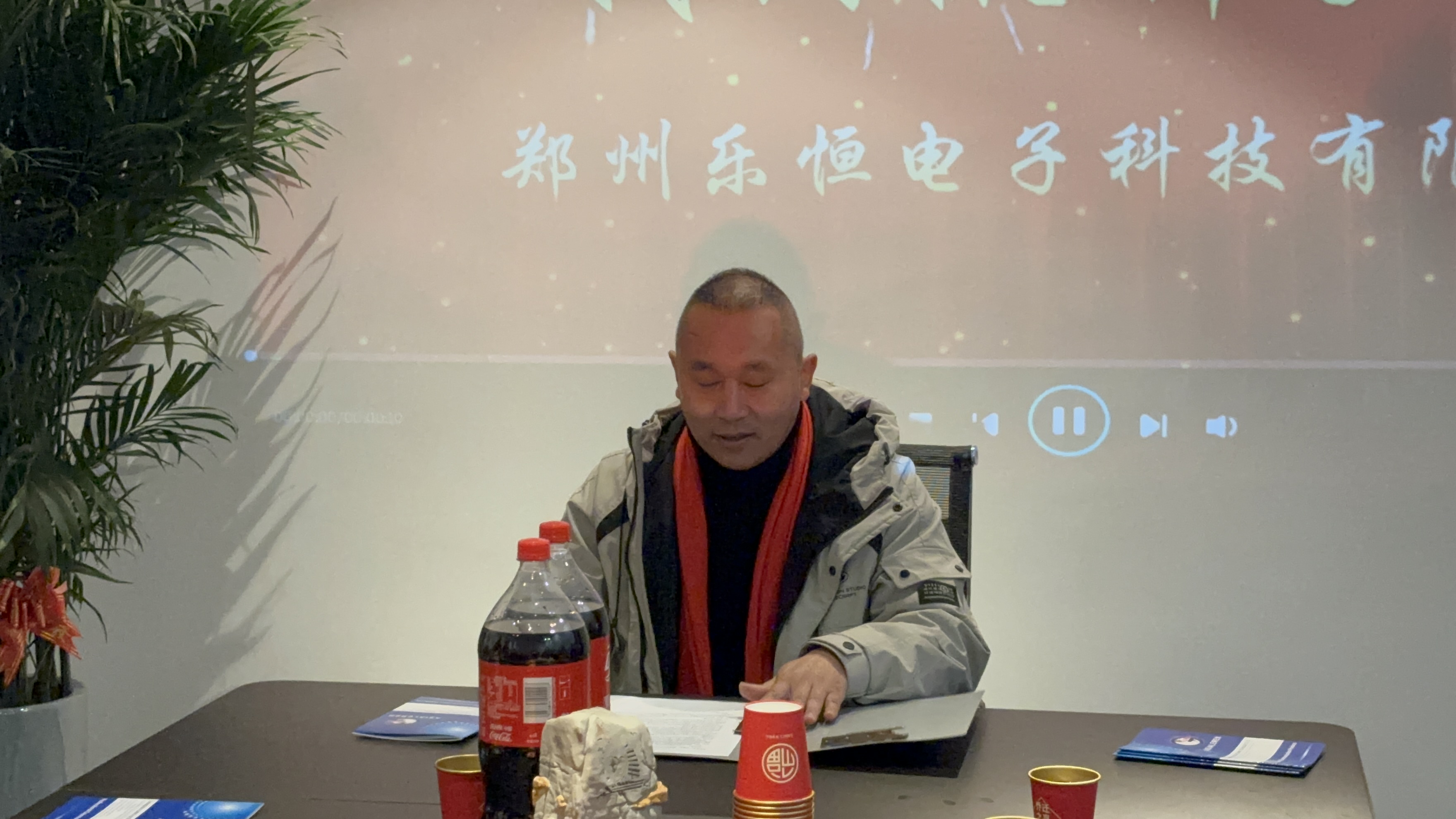 Генеральный директор Гэн выступил с речью